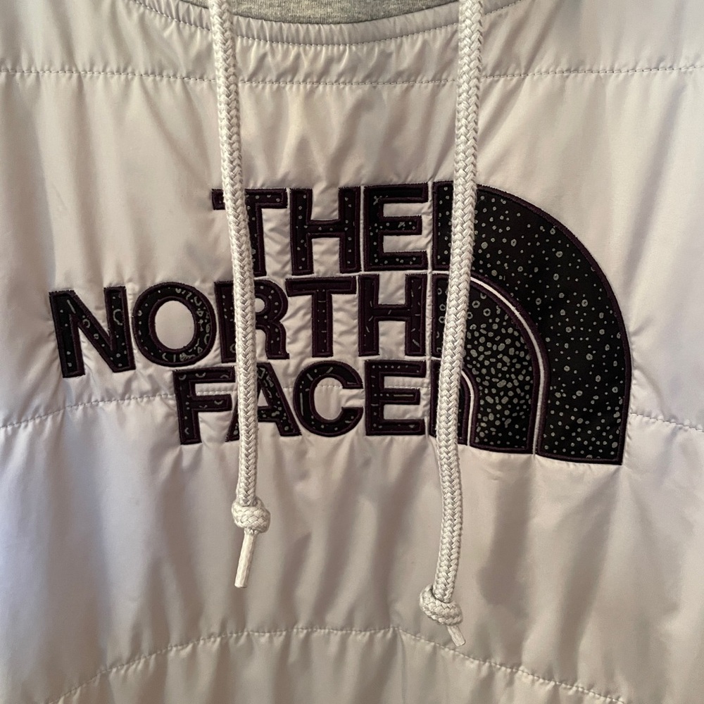 The North Face Light Gray Women's Hoodie with Quilted Body Sz XL - Picture 2 of 7